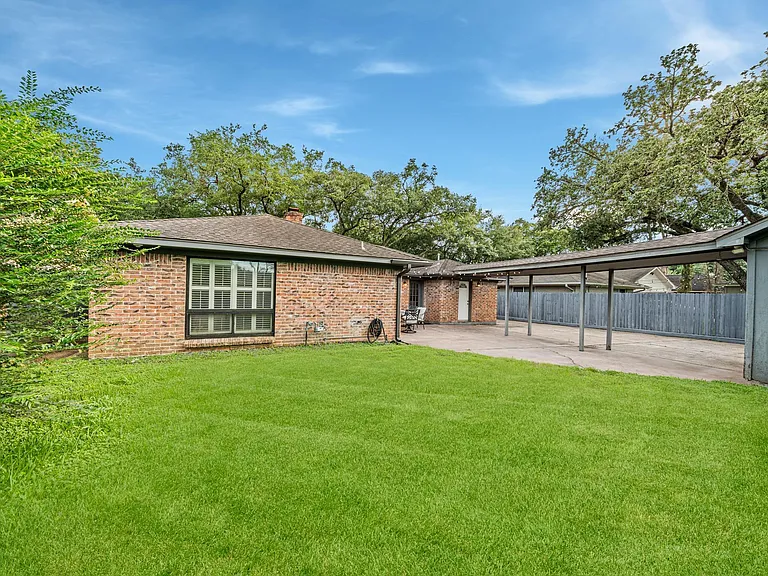 8426 Edgemoor Dr — Photo 38