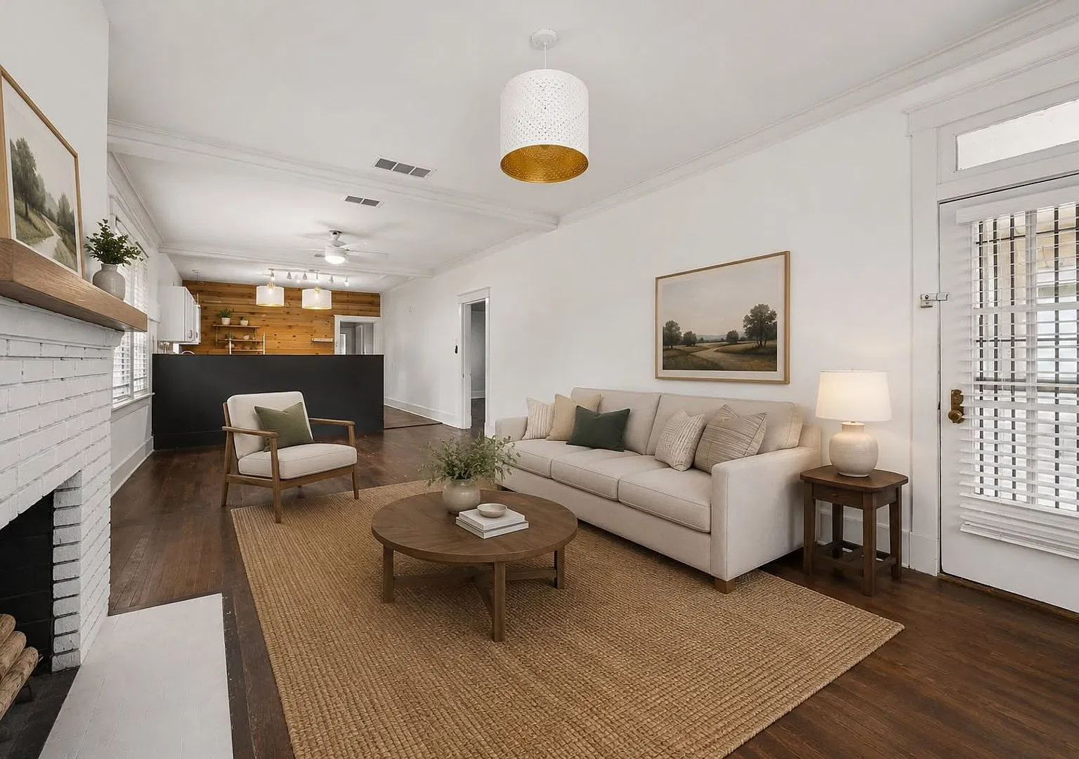 Renovated 3 Bedroom 1 Bathroom Home In Glenview! — Photo 3