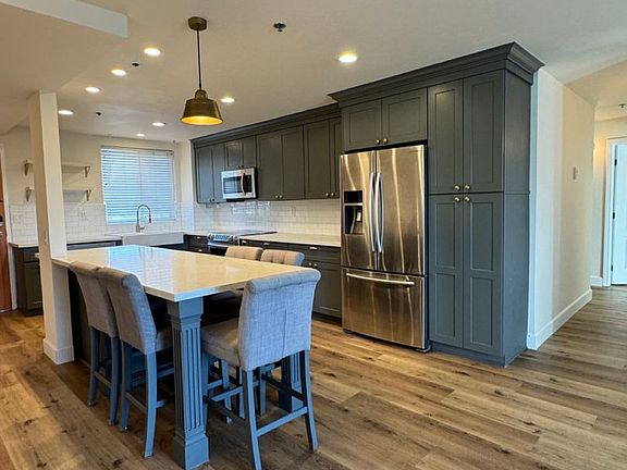 2nd image of 2828 University Ave Unit 201