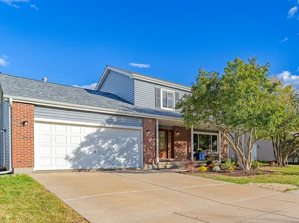 725 Bismark Ct, Elk Grove Village, IL 60007