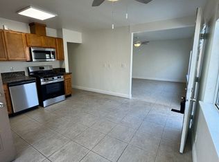 536 Hamilton St #B, Costa Mesa, CA 92627