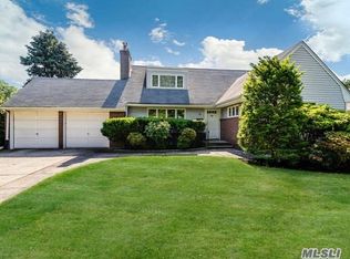 75 Monroe St, Garden City, NY 11530