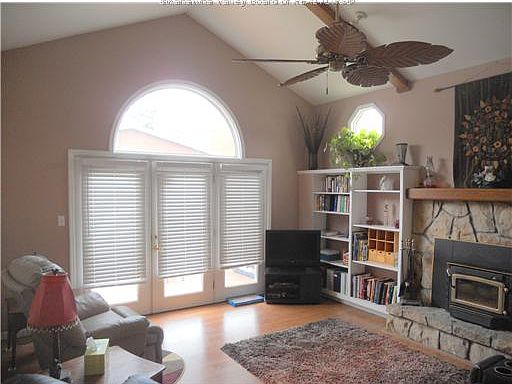 2nd image of 4814 Washington Ave SE