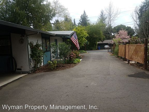 3rd image of 1615 Muller Dr