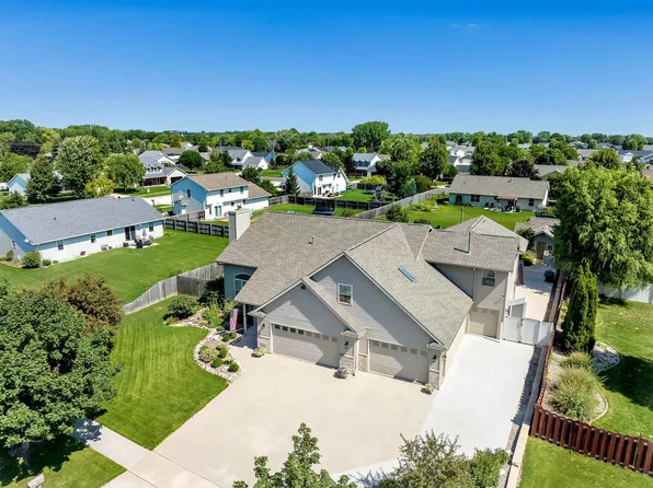 1760 Meneau Dr, De Pere, WI 54115