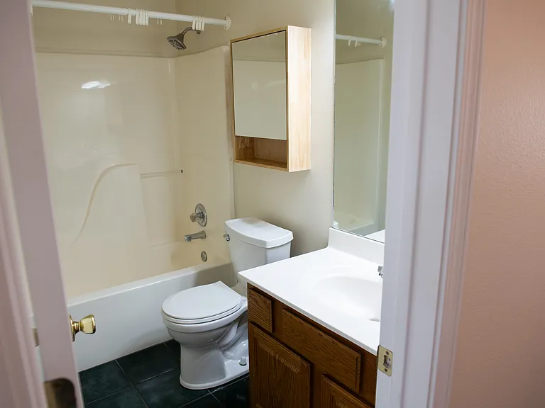1481 Fredonia St — Photo 11