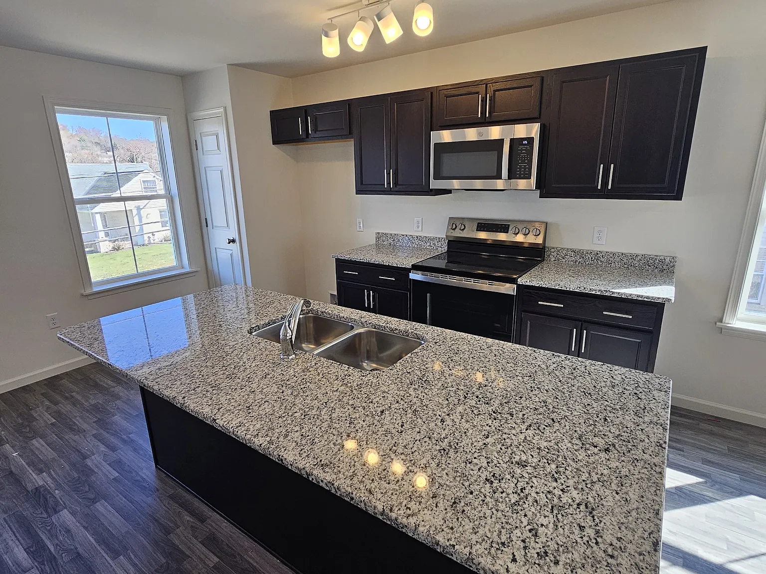 231 E Fulton St - B — Photo 4