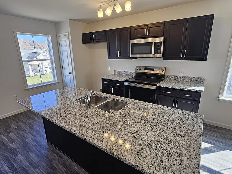 231 E Fulton St #B — Photo 4