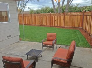 1042 Windermere Ave, Menlo Park, CA 94025