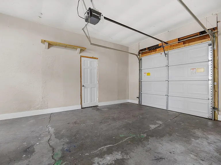 1406 E 27th Ct — Photo 11