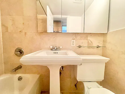 Rented by Century 21 Premier  | media 9