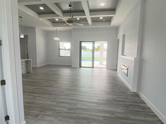 4th image of 906 NE 13th Place Cpe