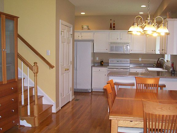 Bright eat-in Kitchen with hardwood floors