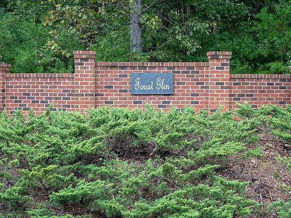 4th image of 17 Forest Glen Ln