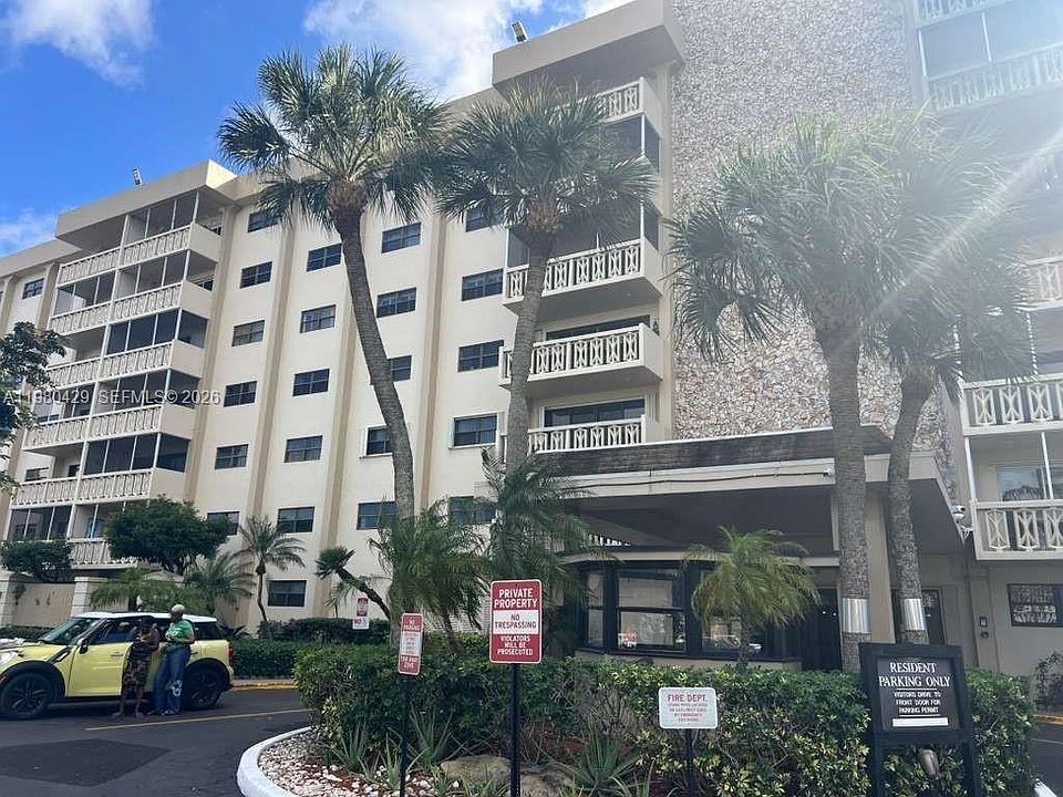 1st image of 800 NE 195th St APT 501