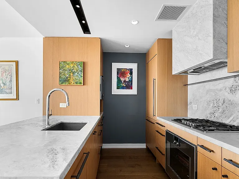 50 Bridge Park Dr #20E — Photo 4
