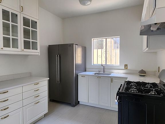 3rd image of 2822 Sierra St #2822