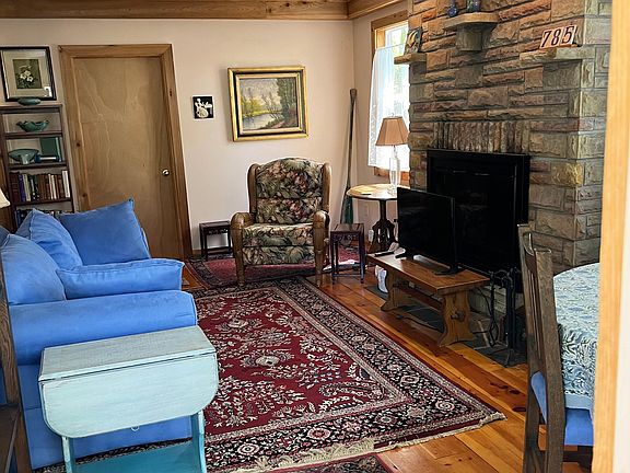 3rd image of 785 Gunton Dr