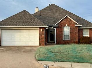 249 Cobblestone Cir, Edmond, OK 73034