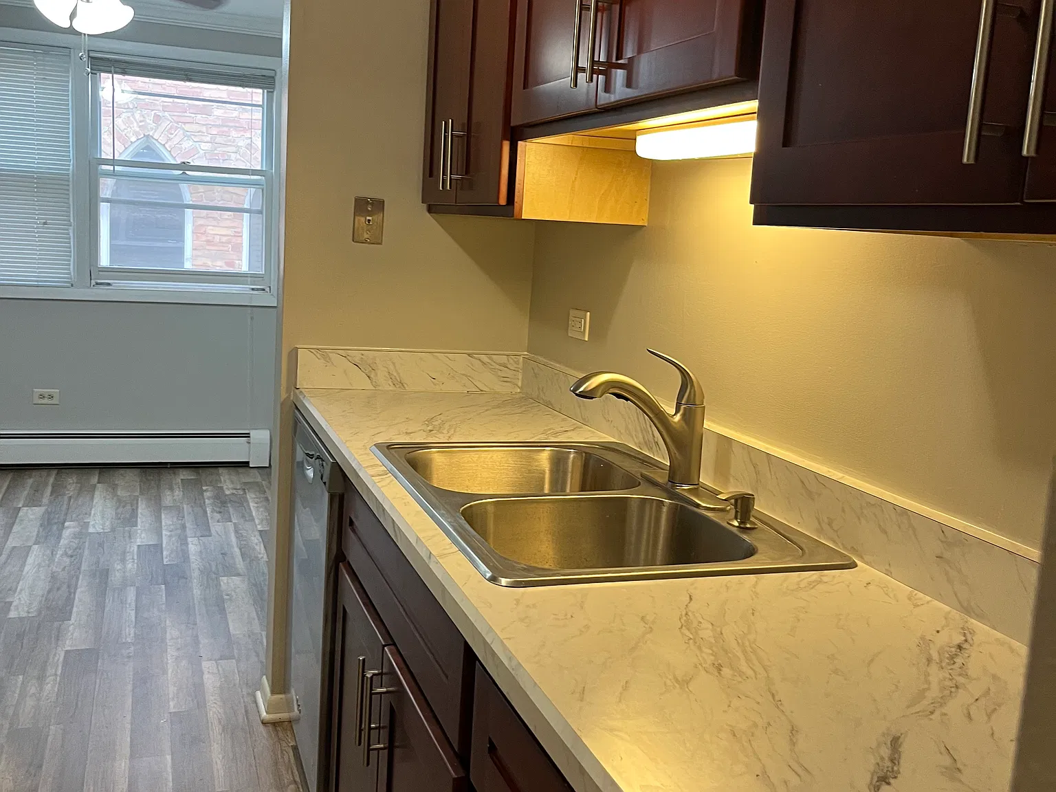 1327 E Prairie Ave — Photo 3