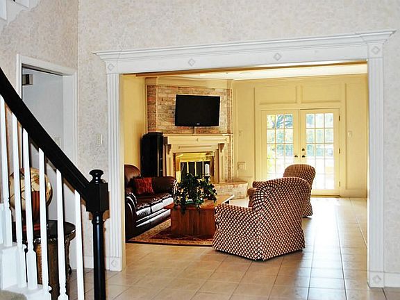 4th image of 1331 Creekford Cir