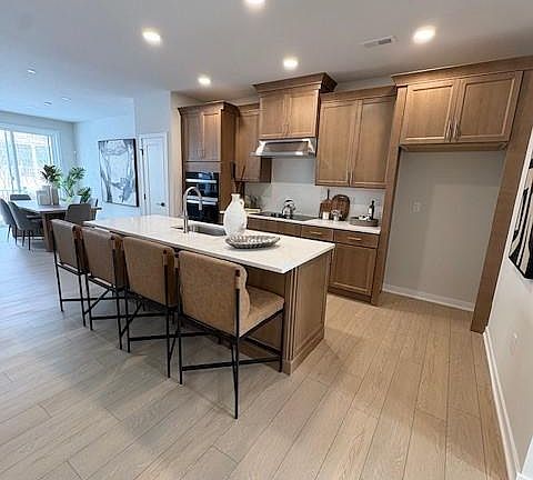 4th image of 40 Grayson Ln