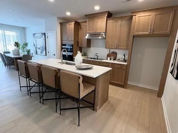 40 Grayson Ln, Downingtown, PA 19335