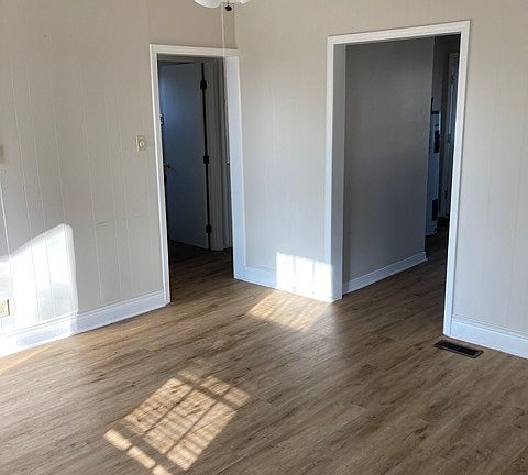 4th image of 1813 Military Ave