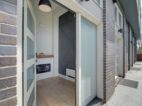 908 N 46th St #E, Seattle, WA 98103