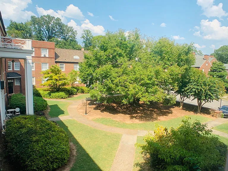 2848 Thornhill Rd — Photo 41