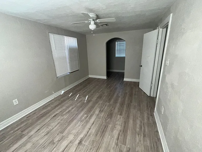 1924 NW Arlington Ave — Photo 3
