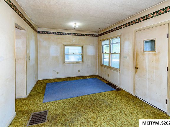 4th image of 1021 N Tyler Ave
