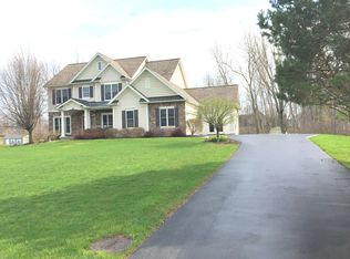 18 Ashland Oaks Cir, Spencerport, NY