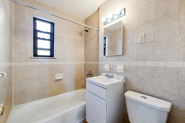 Rented by Revona Properties | media 7