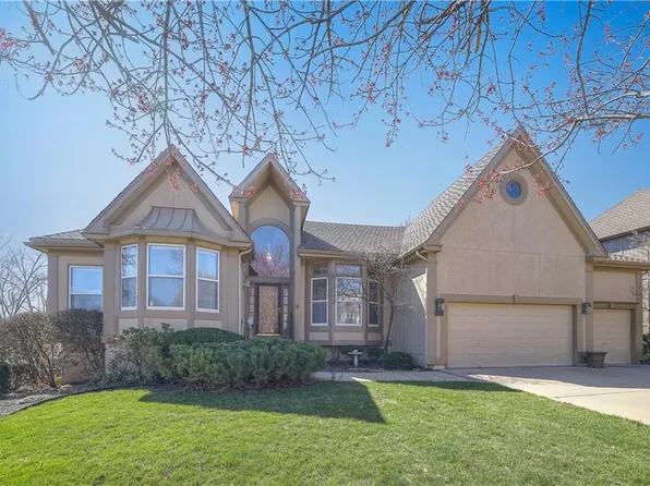 5245 W 153rd Ter, Leawood, KS 66224