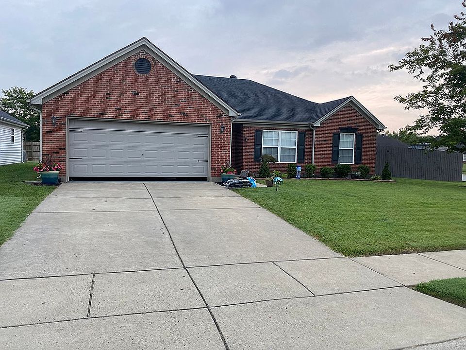1st image of 402 Camden Cir