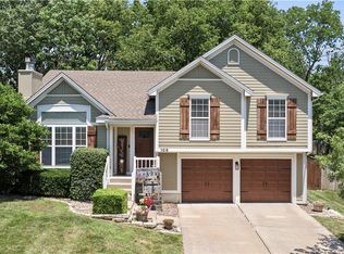 109 NW Whitlock Dr, Lees Summit, MO 64081