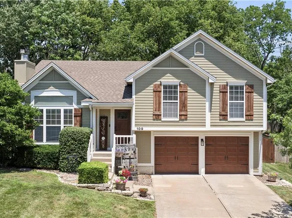 109 NW Whitlock Dr, Lees Summit, MO 64081