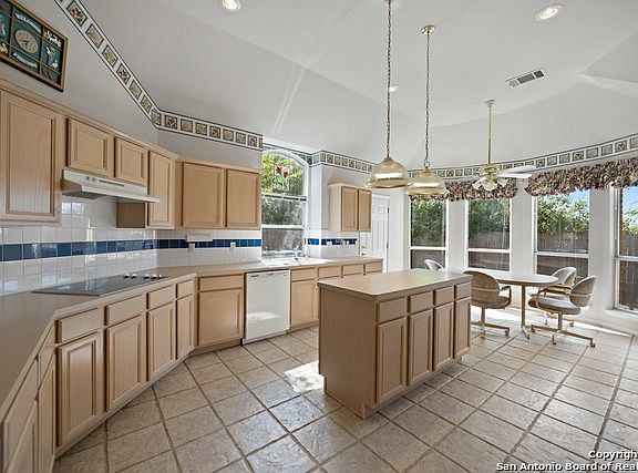 2nd image of 5222 Newcastle Ln