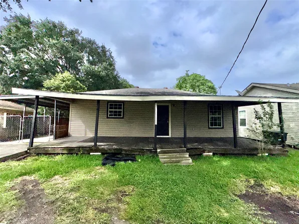 1219 S 13th St, Nederland, TX 77627
