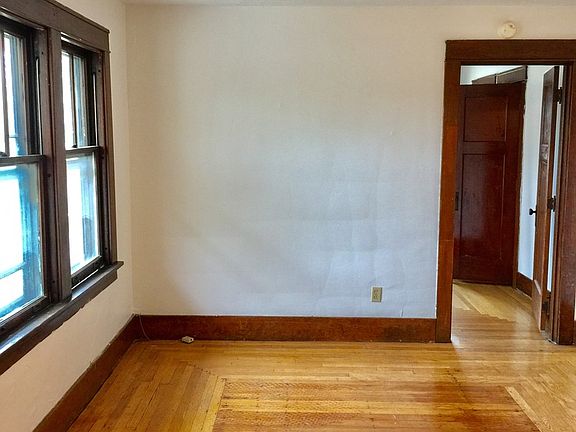 2nd image of 921 W Cross St APT 5
