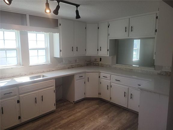 2nd image of 404 W Buffalo St