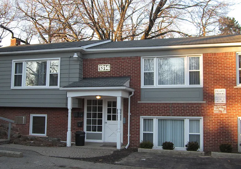 1315 W Farnum Ave #7 — Photo 1