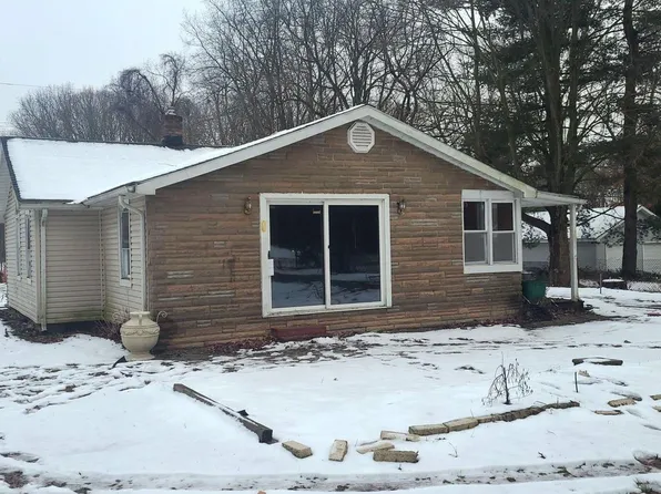 2435 Mann Rd, Waterford, MI 48329