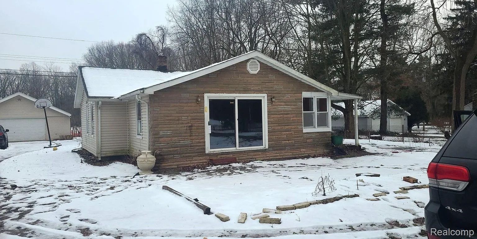 2435 Mann Rd photo 1