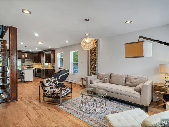 112 9th Ave, Newark, NJ 07107