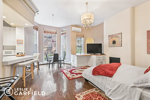 Sold by Leslie J. Garfield | media 4