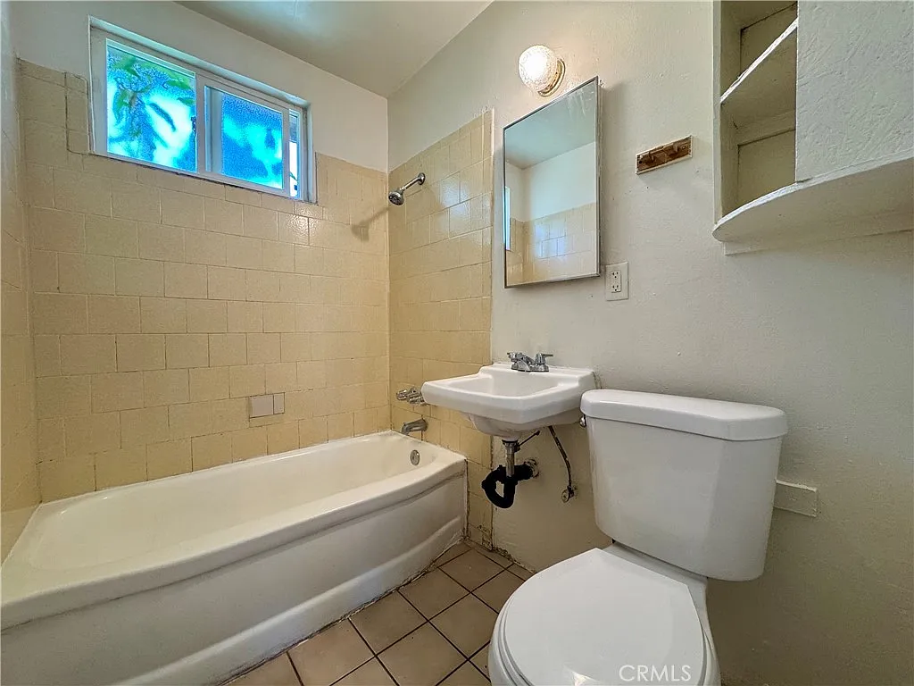 2 bed, 600 sqft, $1,980 — Photo 3