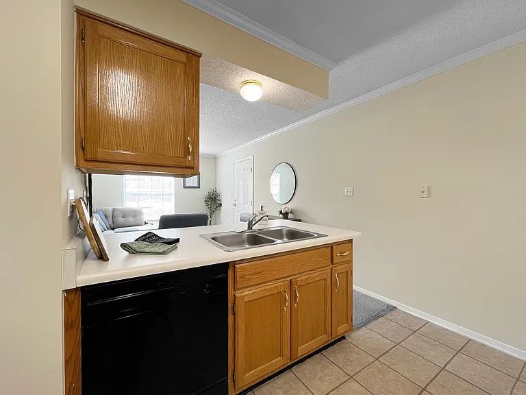 The Wyndham Apartments — Photo 13