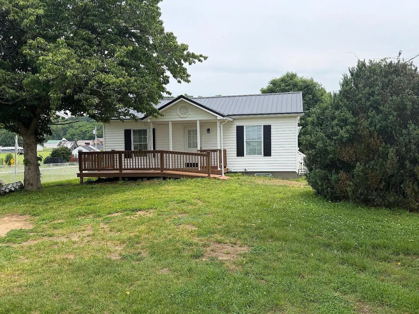 11673 Huntington Rd — Photo 1